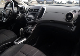 Подержанный автомобиль Chevrolet Aveo Hatchback 2013 года (9 фото)