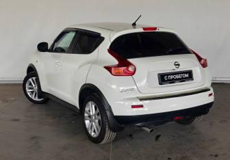 Подержанный автомобиль Nissan Juke 2014 года (6 фото)