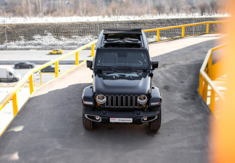 Подержанный автомобиль Jeep Wrangler 2025 года (5 фото)