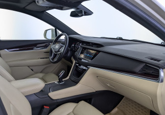 Подержанный автомобиль Cadillac XT5 2016 года (11 фото)