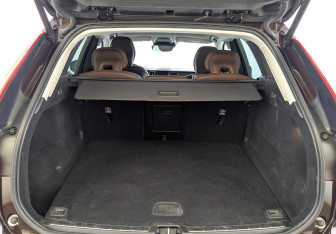 Подержанный автомобиль Volvo XC60 2020 года (10 фото)