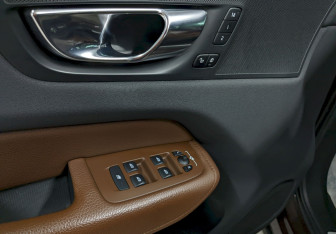 Подержанный автомобиль Volvo XC60 2019 года (12 фото)