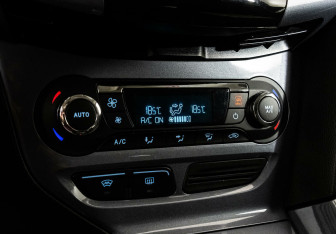 Подержанный автомобиль Ford Focus Hatchback 2014 года (14 фото)