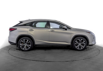 Подержанный автомобиль Lexus RX 2021 года (4 фото)