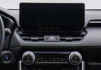 Подержанный автомобиль Toyota RAV4 2023 года (14 фото)
