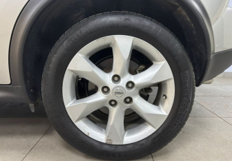 Подержанный автомобиль Nissan Juke 2012 года (9 фото)