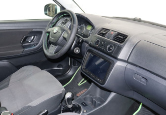 Подержанный автомобиль Skoda Fabia Hatchback 2011 года (10 фото)