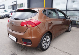 Подержанный автомобиль Kia Ceed Hatchback 2016 года (5 фото)