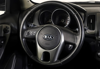 Подержанный автомобиль Kia Cerato Sedan 2011 года (13 фото)