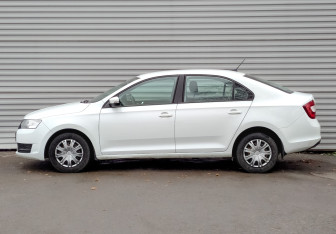 Подержанный автомобиль Skoda Rapid Liftback 2019 года (8 фото)