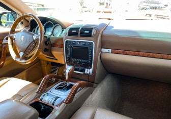 Подержанный автомобиль Porsche Cayenne 2007 года (9 фото)