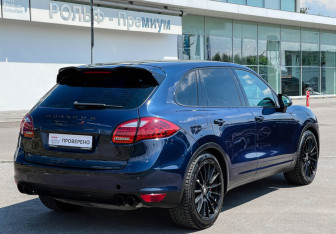 Подержанный автомобиль Porsche Cayenne 2012 года (5 фото)