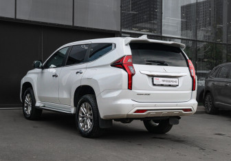 Подержанный автомобиль Mitsubishi Pajero Sport 2020 года (6 фото)