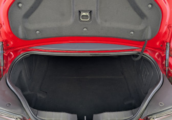 Подержанный автомобиль Chevrolet Camaro Coupe 2019 года (10 фото)