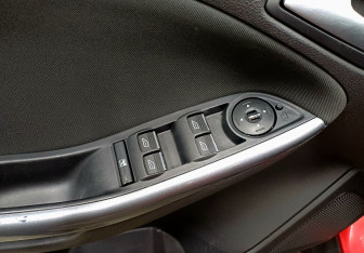 Подержанный автомобиль Ford Focus Hatchback 2011 года (19 фото)