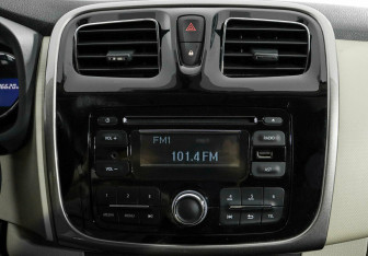 Подержанный автомобиль Renault Logan Sedan 2016 года (10 фото)