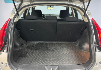 Подержанный автомобиль Nissan Juke 2012 года (13 фото)