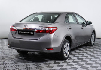 Подержанный автомобиль Toyota Corolla Sedan 2013 года (3 фото)