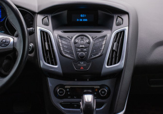 Подержанный автомобиль Ford Focus Wagon 2013 года (14 фото)