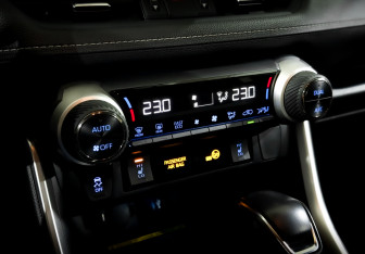 Подержанный автомобиль Toyota RAV4 2019 года (29 фото)