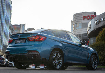 Подержанный автомобиль BMW X6 2018 года (4 фото)