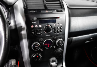 Подержанный автомобиль Suzuki Grand Vitara 2010 года (15 фото)