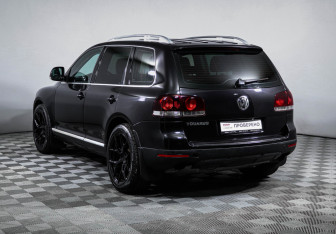 Подержанный автомобиль Volkswagen Touareg 2008 года (7 фото)