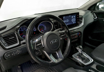 Подержанный автомобиль Kia Ceed Wagon 2020 года (13 фото)