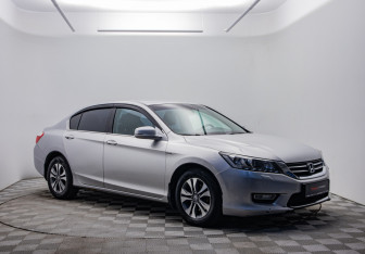 Подержанный автомобиль Honda Accord Sedan 2013 года (3 фото)