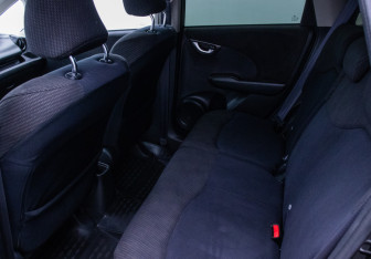 Подержанный автомобиль Honda Jazz 2012 года (11 фото)