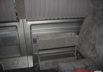 Подержанный автомобиль Volkswagen Multivan 2016 года (19 фото)