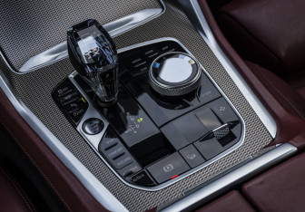 Подержанный автомобиль BMW X6 2021 года (19 фото)