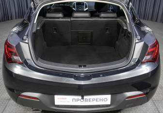 Подержанный автомобиль Opel Astra Hatchback 2013 года (10 фото)