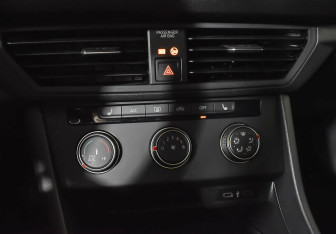 Подержанный автомобиль Volkswagen Jetta Sedan 2020 года (16 фото)