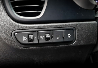 Подержанный автомобиль Kia Rio Hatchback 2021 года (27 фото)