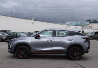 Подержанный автомобиль Omoda C5 2023 года (8 фото)