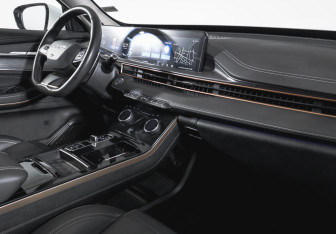 Подержанный автомобиль Exeed LX 2023 года (9 фото)