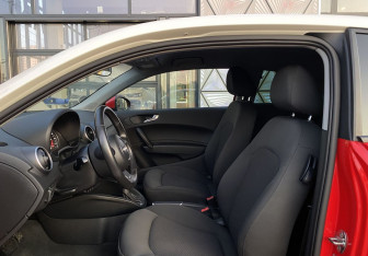 Подержанный автомобиль Audi A1 2012 года (18 фото)