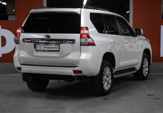 Подержанный автомобиль Toyota Land Cruiser Prado 2016 года (5 фото)