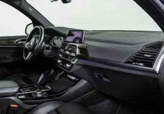 Подержанный автомобиль BMW X3 2021 года (9 фото)