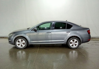 Подержанный автомобиль Skoda Octavia Liftback 2019 года (7 фото)