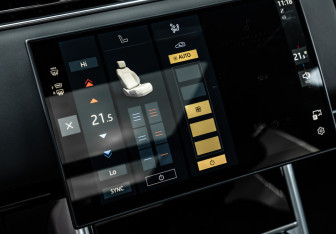 Подержанный автомобиль Land Rover Range Rover 2025 года (23 фото)