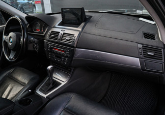 Подержанный автомобиль BMW X3 2010 года (7 фото)