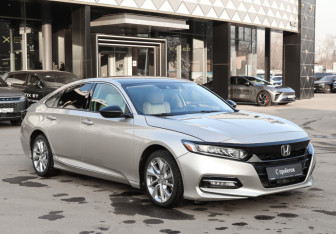 Подержанный автомобиль Honda Accord Sedan 2019 года (3 фото)
