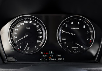 Подержанный автомобиль BMW X1 2021 года (16 фото)