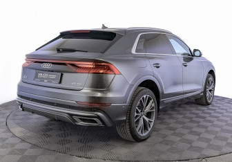 Подержанный автомобиль Audi Q8 2021 года (5 фото)