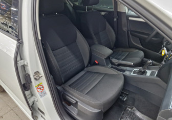 Подержанный автомобиль Skoda Octavia Liftback 2019 года (16 фото)