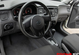 Подержанный автомобиль Kia Rio Sedan 2011 года (12 фото)