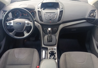Подержанный автомобиль Ford Kuga 2015 года (10 фото)