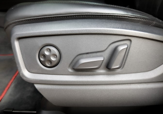 Подержанный автомобиль Audi Q5 2021 года (21 фото)